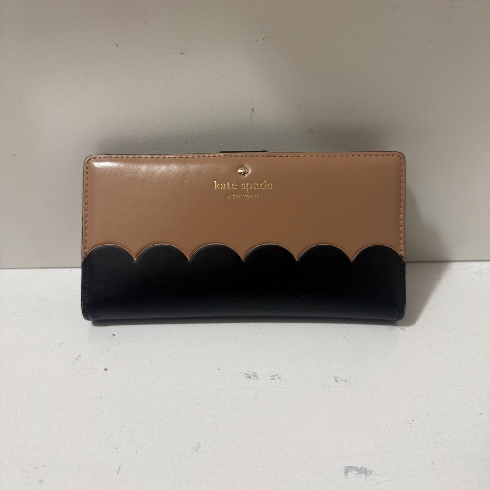 kate spade Two-Tone Scallop Leather Wallet in Brown and Black